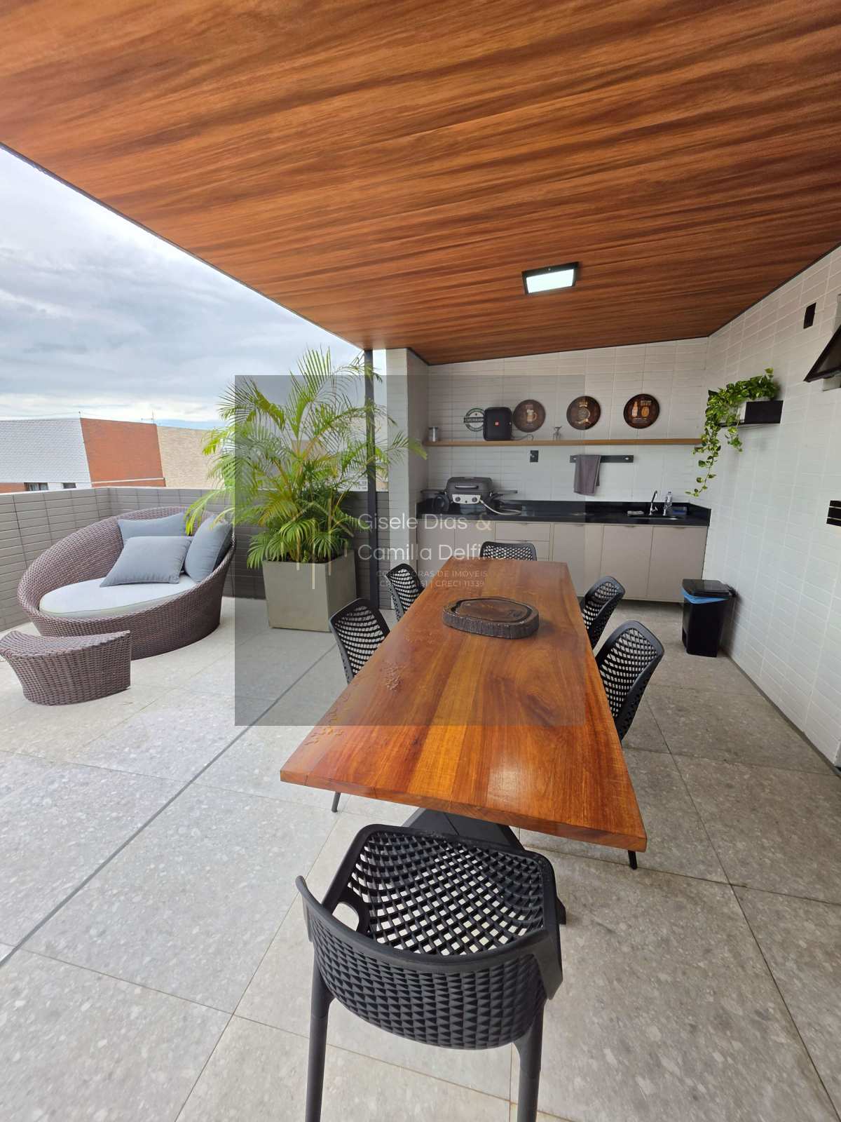  - Cobertura Duplex Mobiliada- Altiplano- 125m²- 03Qts s/ 01Ste- 02Vgs- Elevador!