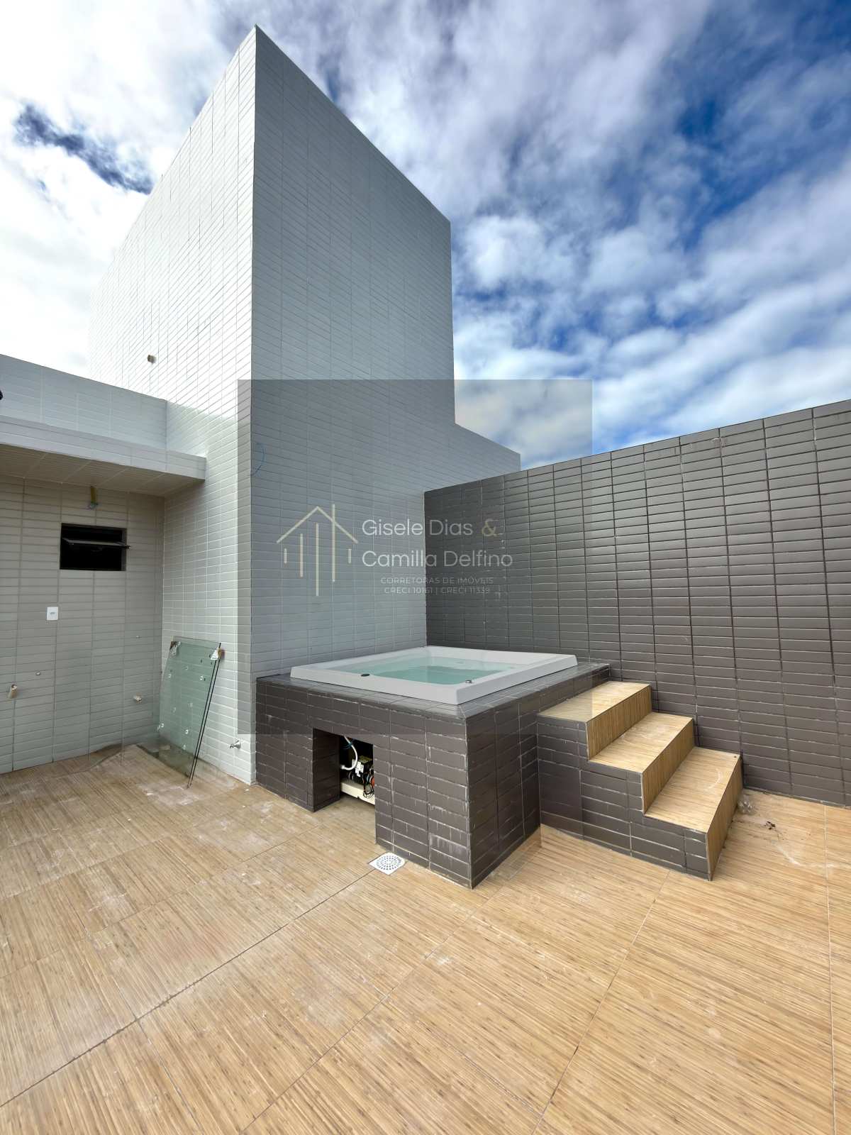  - Cobertura Duplex no Altiplano- 133m²- 03Qts s/ 02 Suítes- Com Hidromassagem